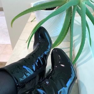 Stuart Weitzman Black Patent Booties. Size 5
